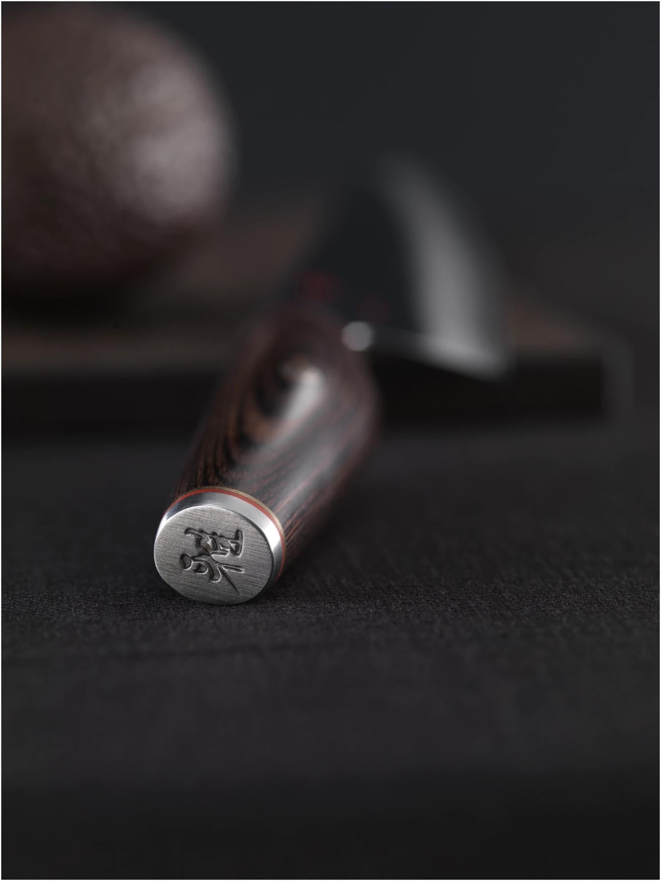Elegantes Miyabi Bunka-Messer mit 17 cm Klinge aus 6000 MCT-Stahl, ideal für präzises Schneiden und kreative Kochtechniken.