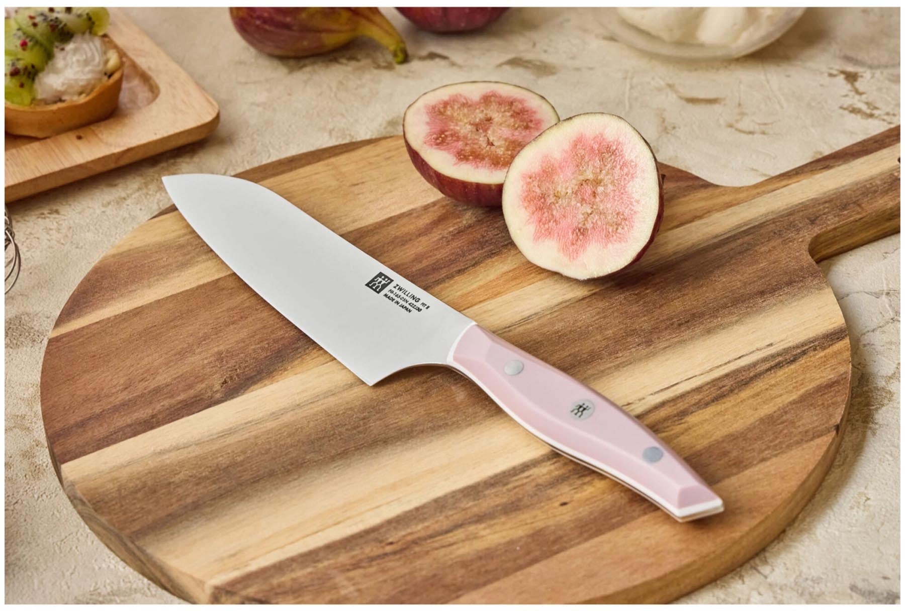 Elegantes Fit II Kochmesser Compact 15cm in leuchtendem Rot, ideal für präzises Schneiden in jeder modernen Küche.