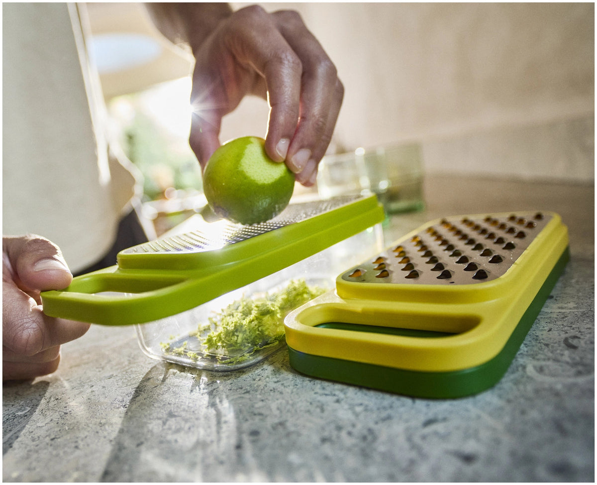 Multi-Grate & Store 3-in-1 Reibenset multi in Mehrfarbig präsentiert im Onlineshop von KAQTU Design AG. Reiben + Raffeln ist von Joseph Joseph
