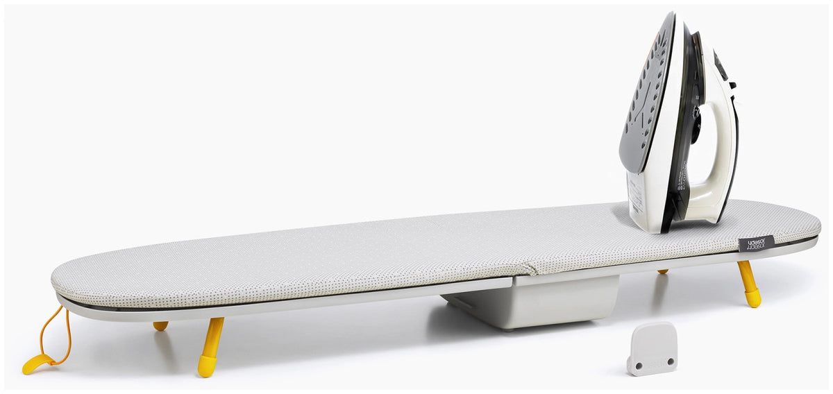 Pocket Max Bügelbrett ecru in Beige präsentiert im Onlineshop von KAQTU Design AG. Schneidbrett ist von Joseph Joseph