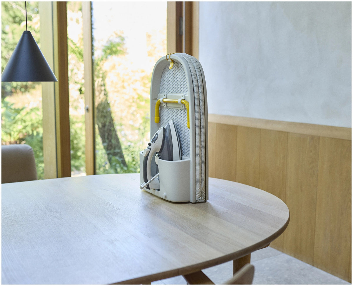 Pocket Max Bügelbrett ecru in Beige präsentiert im Onlineshop von KAQTU Design AG. Schneidbrett ist von Joseph Joseph