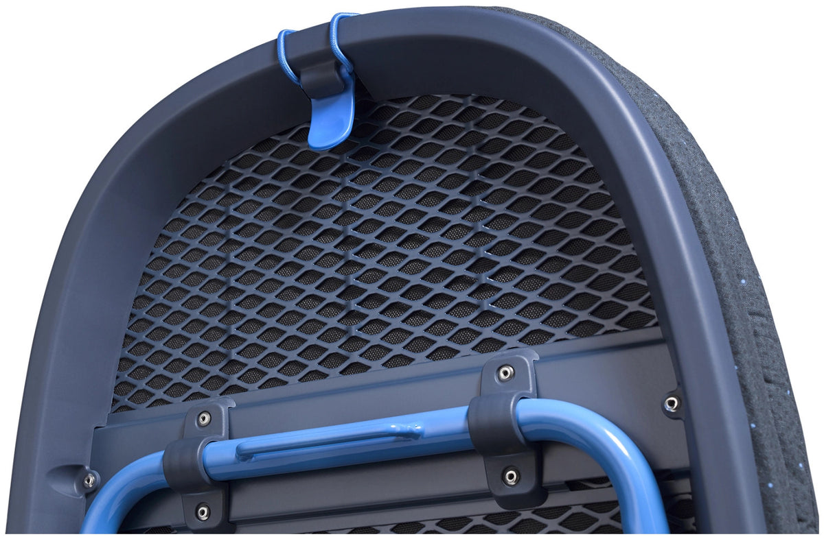 Pocket Max Plus Bügelbrett schwarz blau in Blau präsentiert im Onlineshop von KAQTU Design AG. Schneidbrett ist von Joseph Joseph