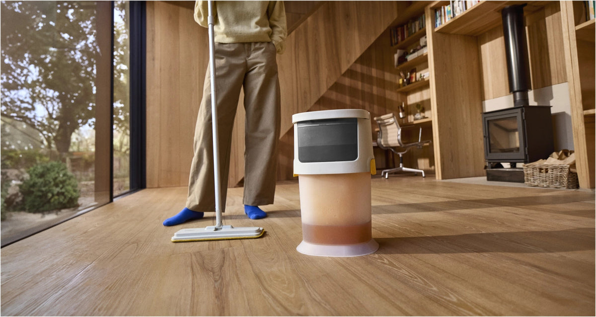 UltraClean Hartboden Reinigungssystem hellgrau in Grau präsentiert im Onlineshop von KAQTU Design AG. Reinigung & Wäsche ist von Joseph Joseph