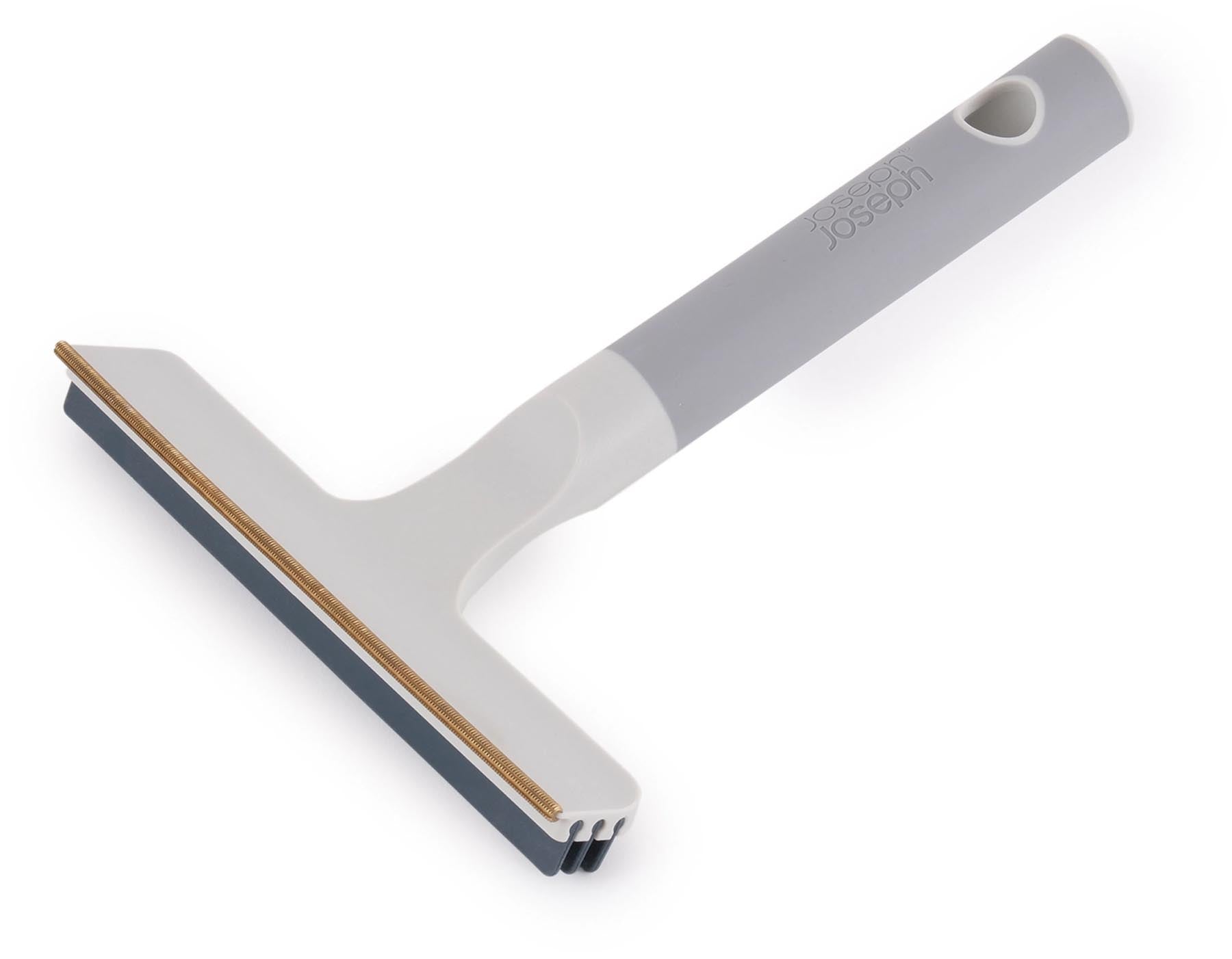 CleanTech 2-in-1 Teppich Reinigungsgadget hellgrau in Grau präsentiert im Onlineshop von KAQTU Design AG. Besen ist von Joseph Joseph