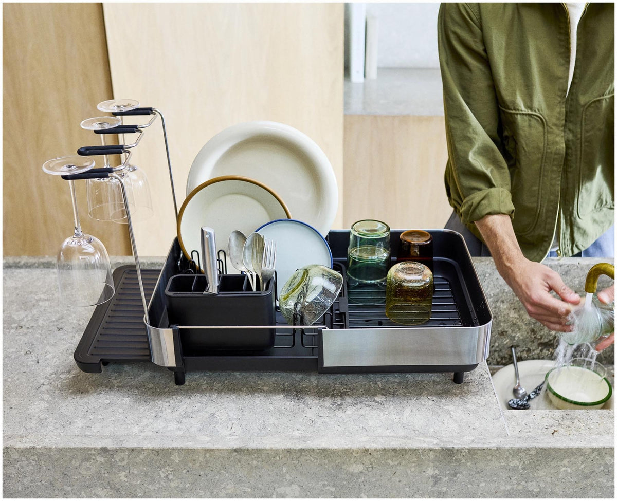 Extend Steel Plus Geschirrabtropfständer schwarz in Schwarz präsentiert im Onlineshop von KAQTU Design AG. Abtropfgestell ist von Joseph Joseph