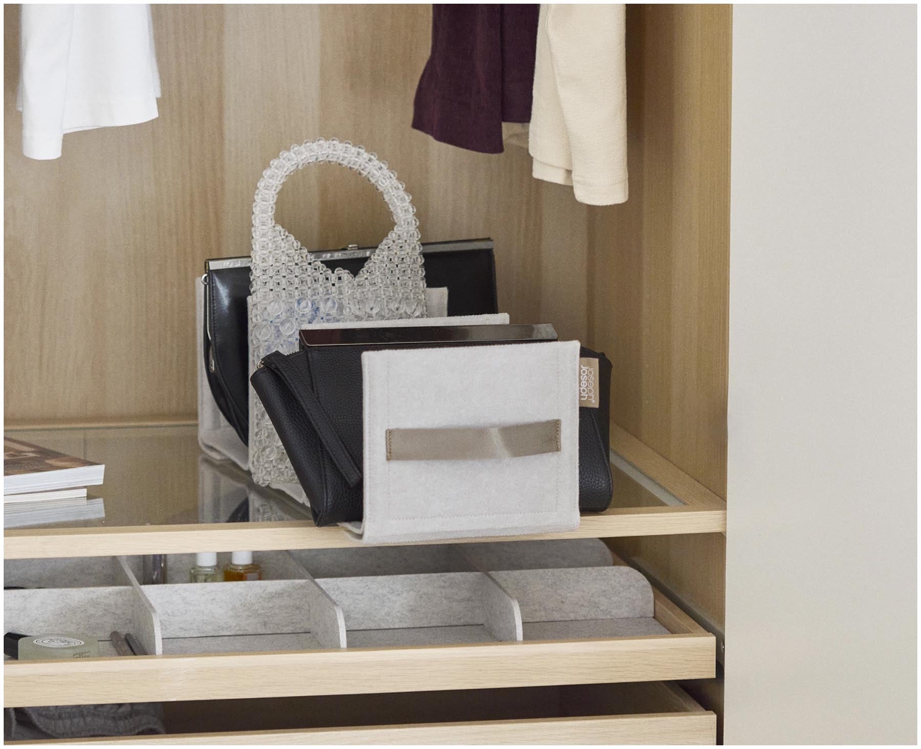 Praktischer Handtaschen Organizer in sanftem Ecru von Joseph Joseph, perfekt für die strukturierte Aufbewahrung von Essentials und Kleinigkeiten.