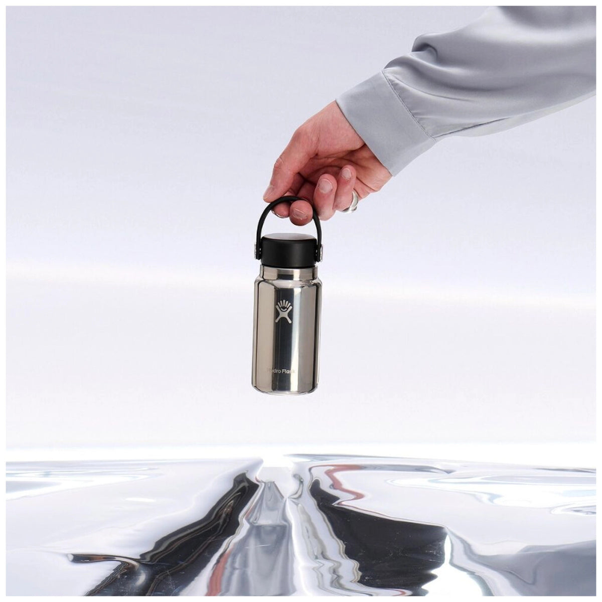 Trinkflasche Micro Hydro 200ml silver in Silber präsentiert im Onlineshop von KAQTU Design AG. Thermosflasche ist von Hydro Flask