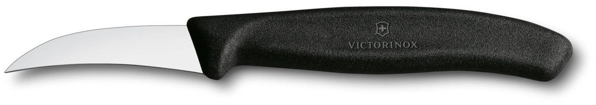 Schwarzes Victorinox Tourniermesser mit gebogener, rostfreier Stahlklinge und ergonomischem Griff, 16.2 cm lang, auf neutralem Hintergrund.