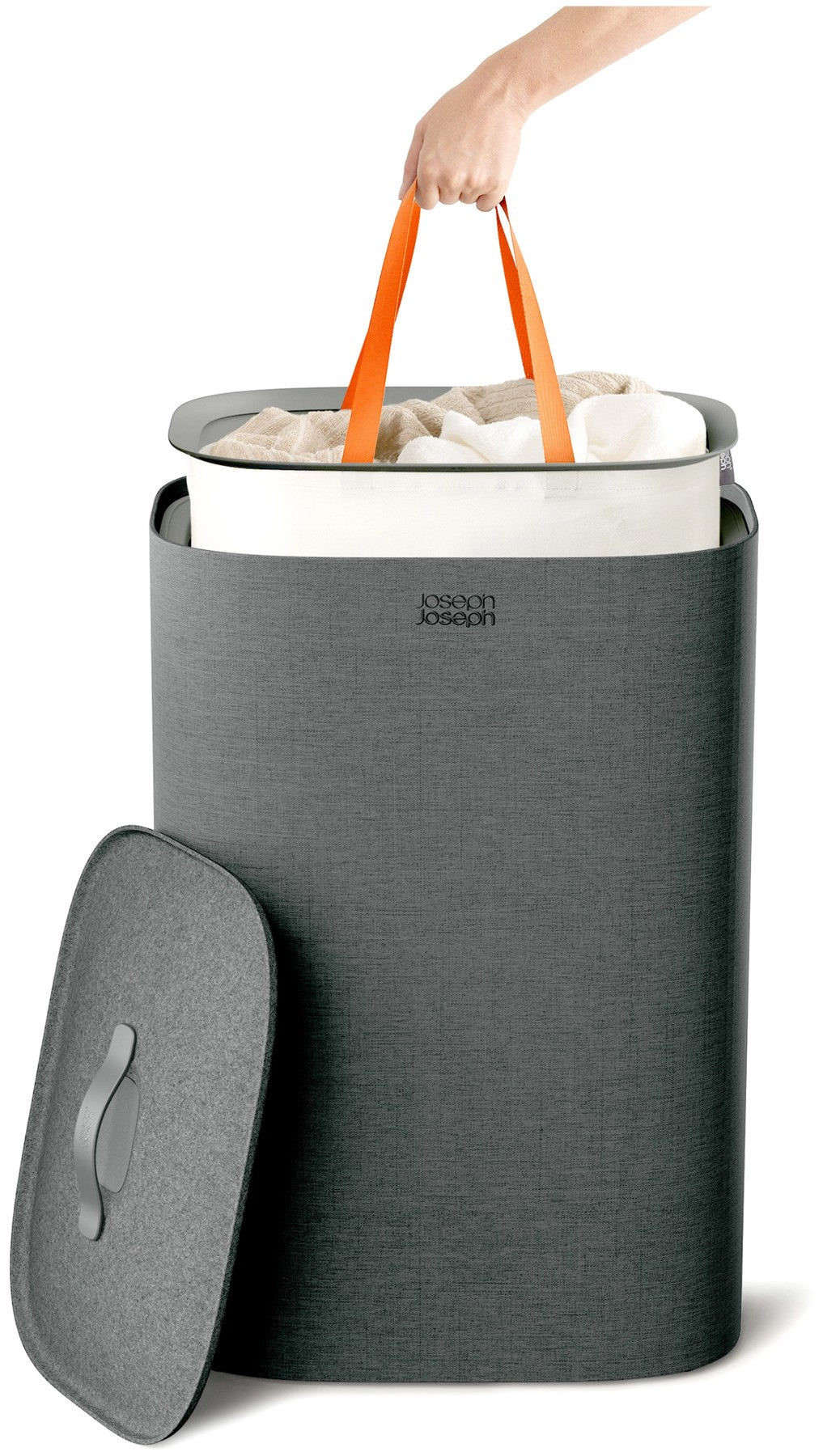 Grauer Wäschetrennkorb Tota One 60l von Joseph Joseph mit seitlichem Filzdeckel und herausnehmbarer Tragetasche für die Wäsche.