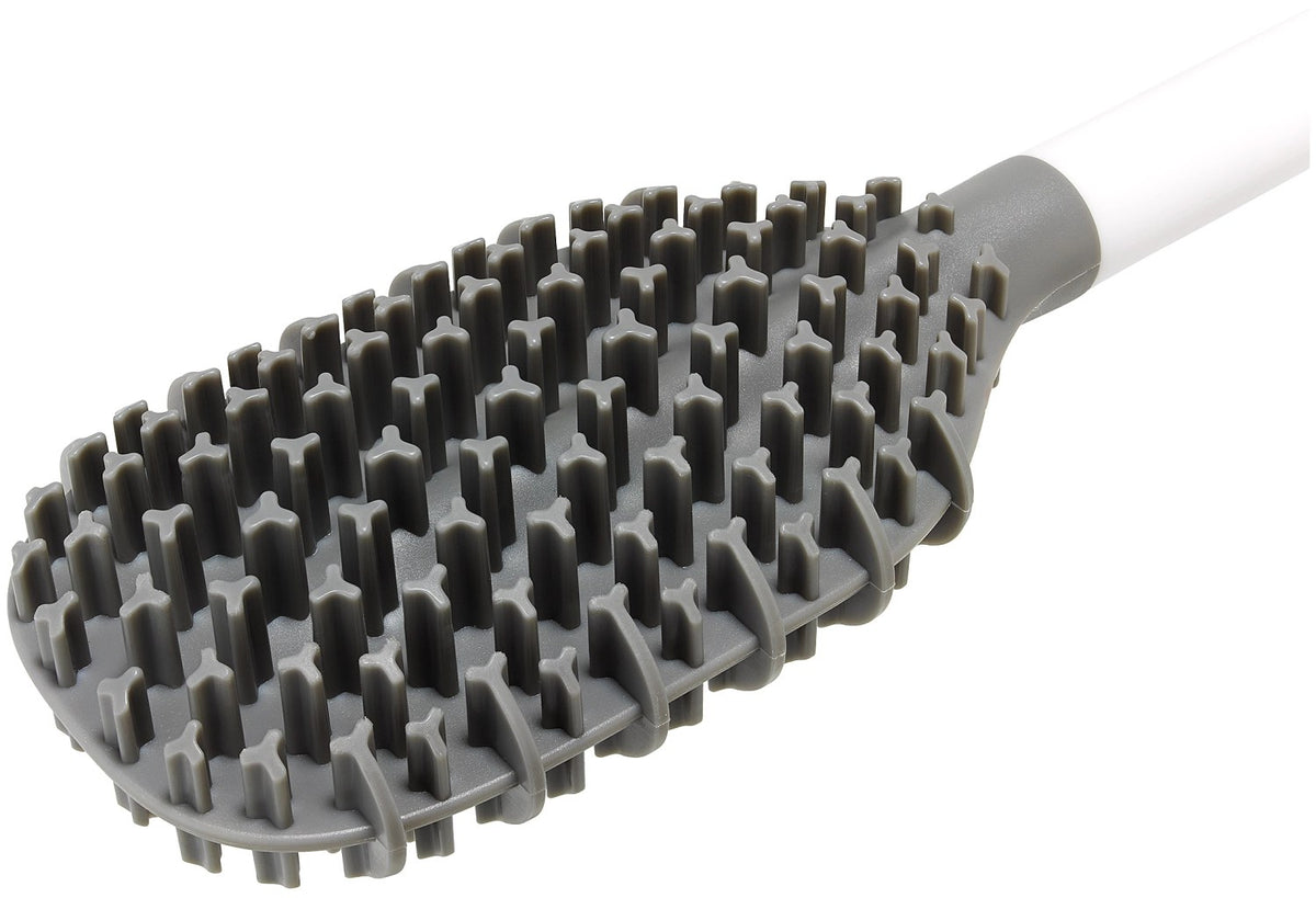 Weisse WC Bürste mit dreifach beklingten Borsten und passendem kompaktem Halter, glänzende Oberfläche, schlanke zylindrische Form.
