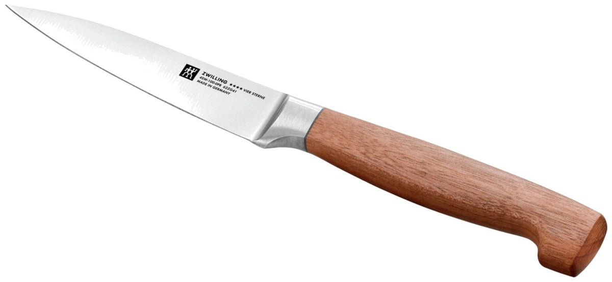 Zwilling Vier Sterne Wood Schälmesser 10 cm in Braun mit Kotibé-Holzgriff und schmaler, kurzer Klinge, freigestellt fotografiert.