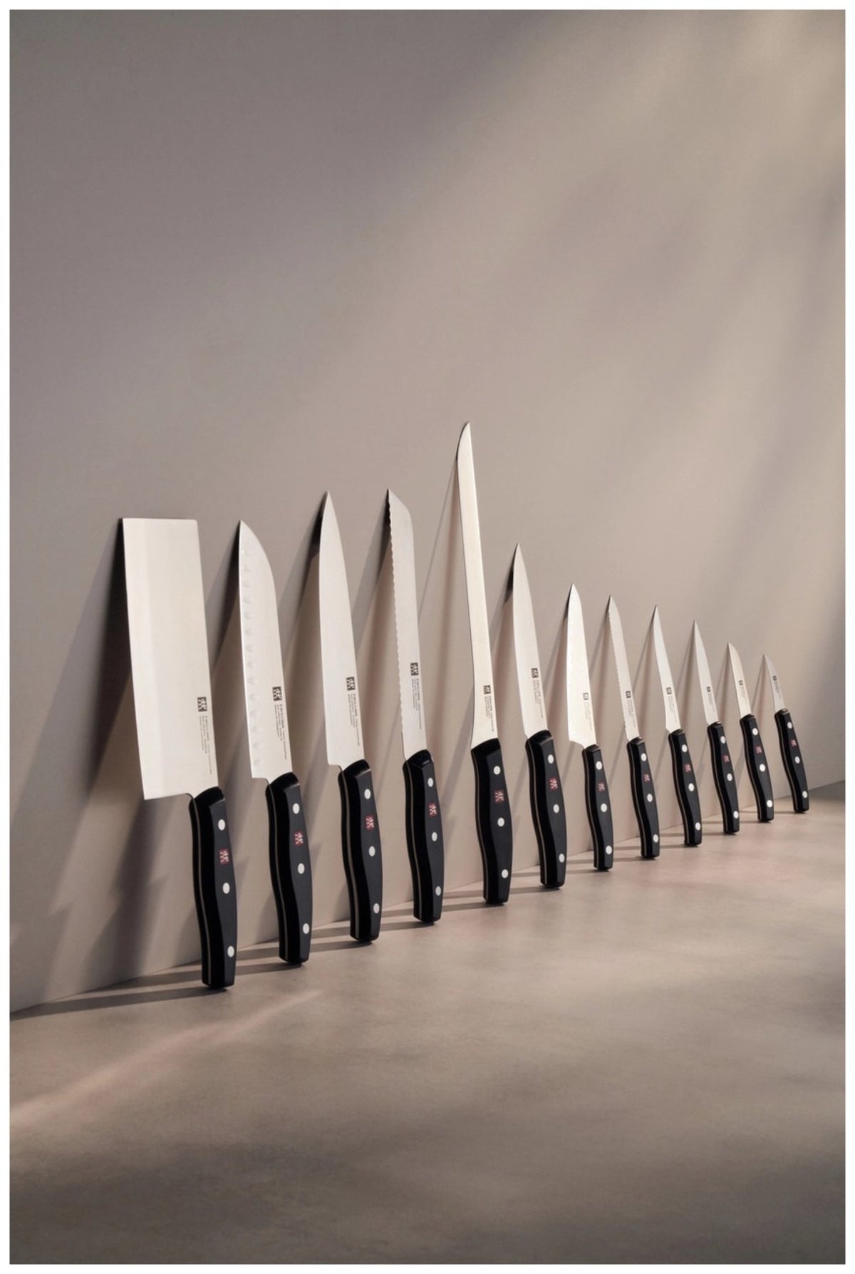 Zwilling Signature Gemüsemesser mit 8 cm Klinge aus Edelstahl, Griff im Drei-Nieten-Design, kurze Klinge für Obst und Gemüse.