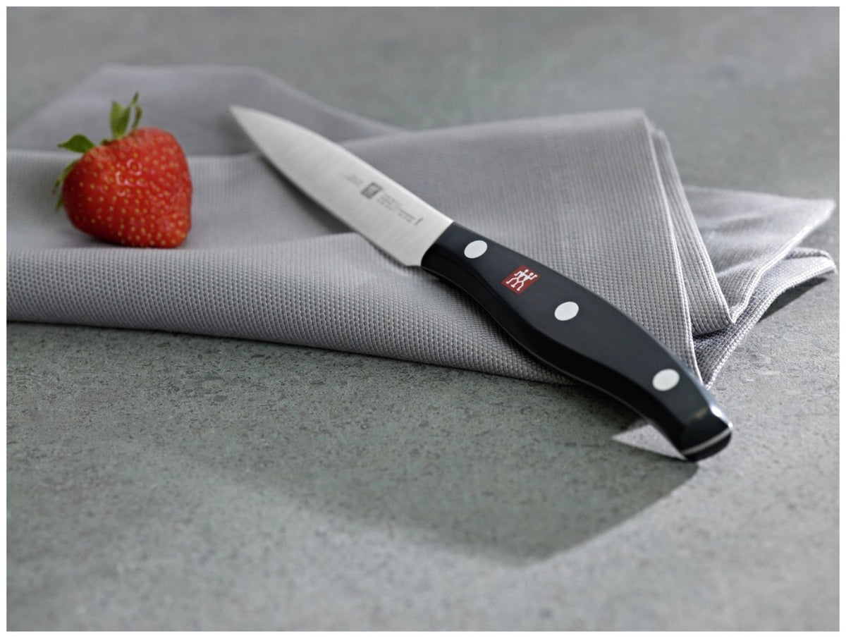 Zwilling Signature Schälmesser mit 10 cm Klinge aus Edelstahl, Griff im Drei-Nieten-Design, mehrfarbige Ausführung, freigestellt fotografiert.