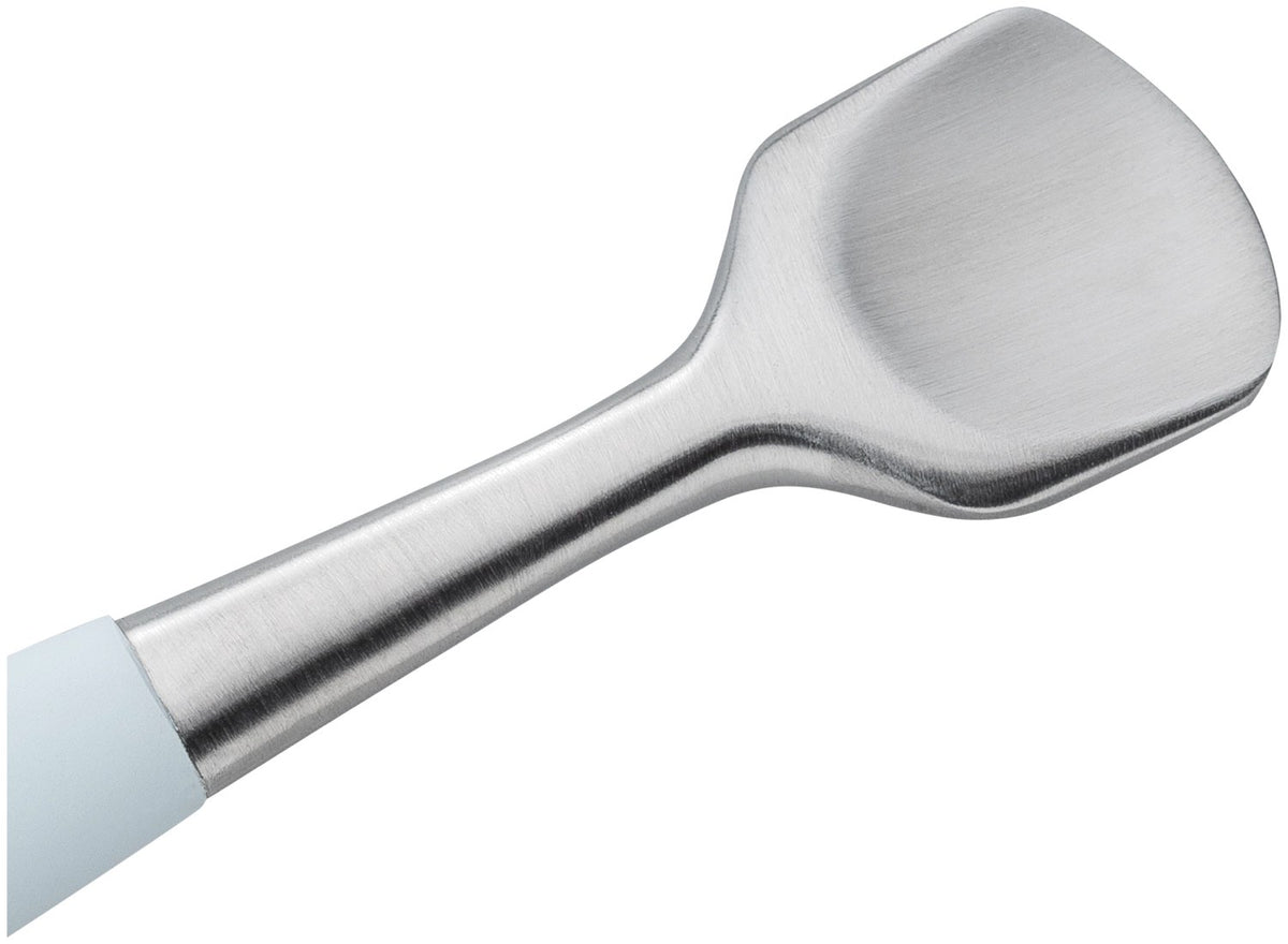 Silberfarbenes Facial Pore Refiner Tool aus Edelstahl mit zwei funktionalen Enden für die Gesichtspflege, liegend fotografiert.