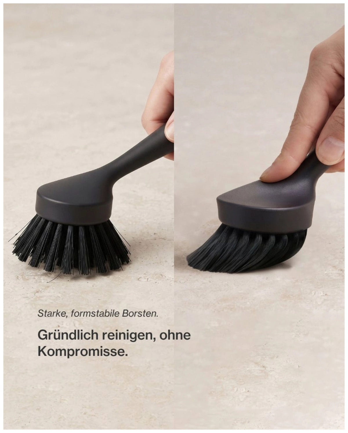 Schwarze Spülbürste aus Kunststoff von Nordesign mit schlankem Griff, wechselbarem Bürstenkopf und integriertem Magnet an der Unterseite.