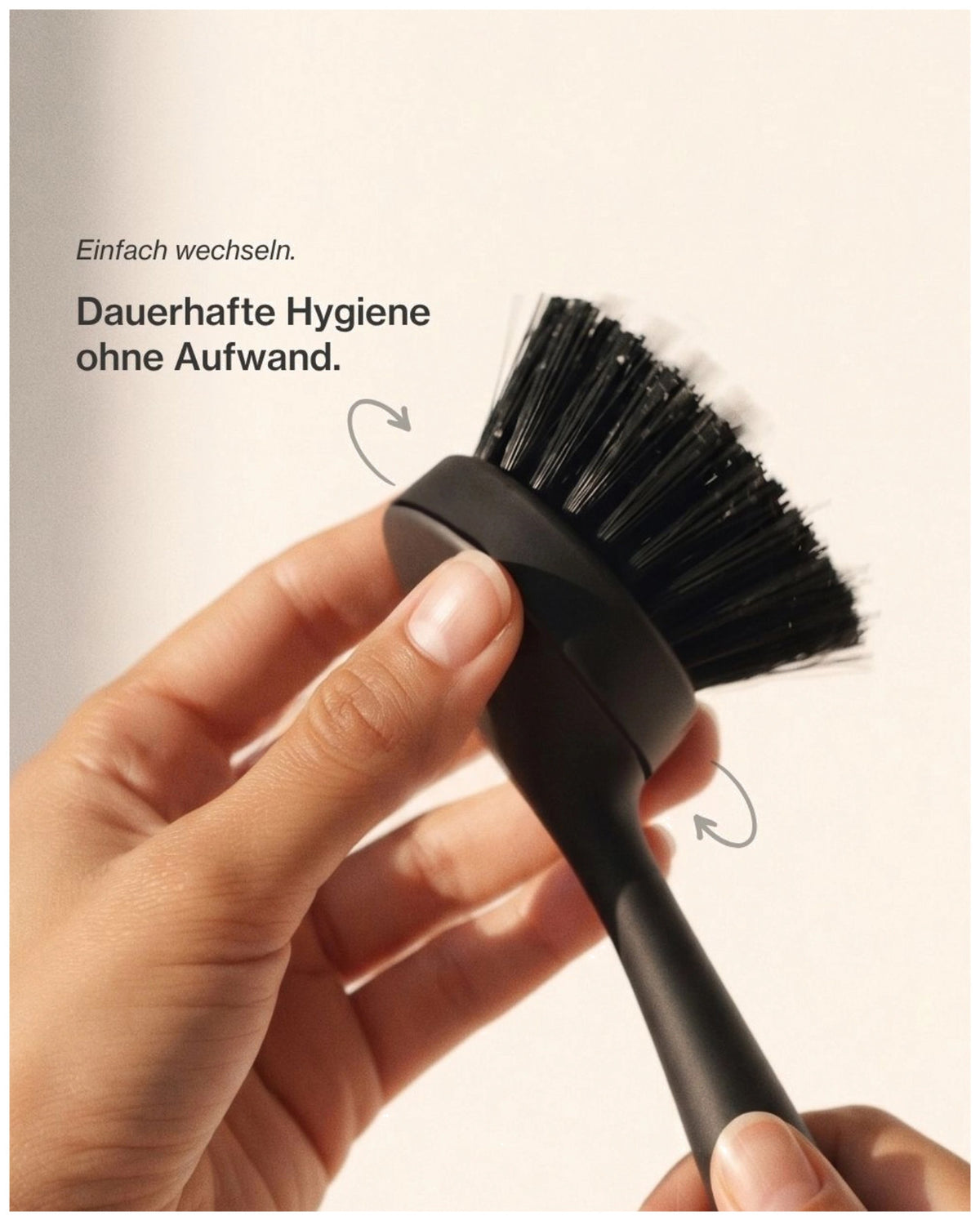 Zwei weisse Wechselbürstenköpfe aus Kunststoff von Nordesign mit dichten Borsten, passend für das magnetische Wechselsystem der Spülbürste.