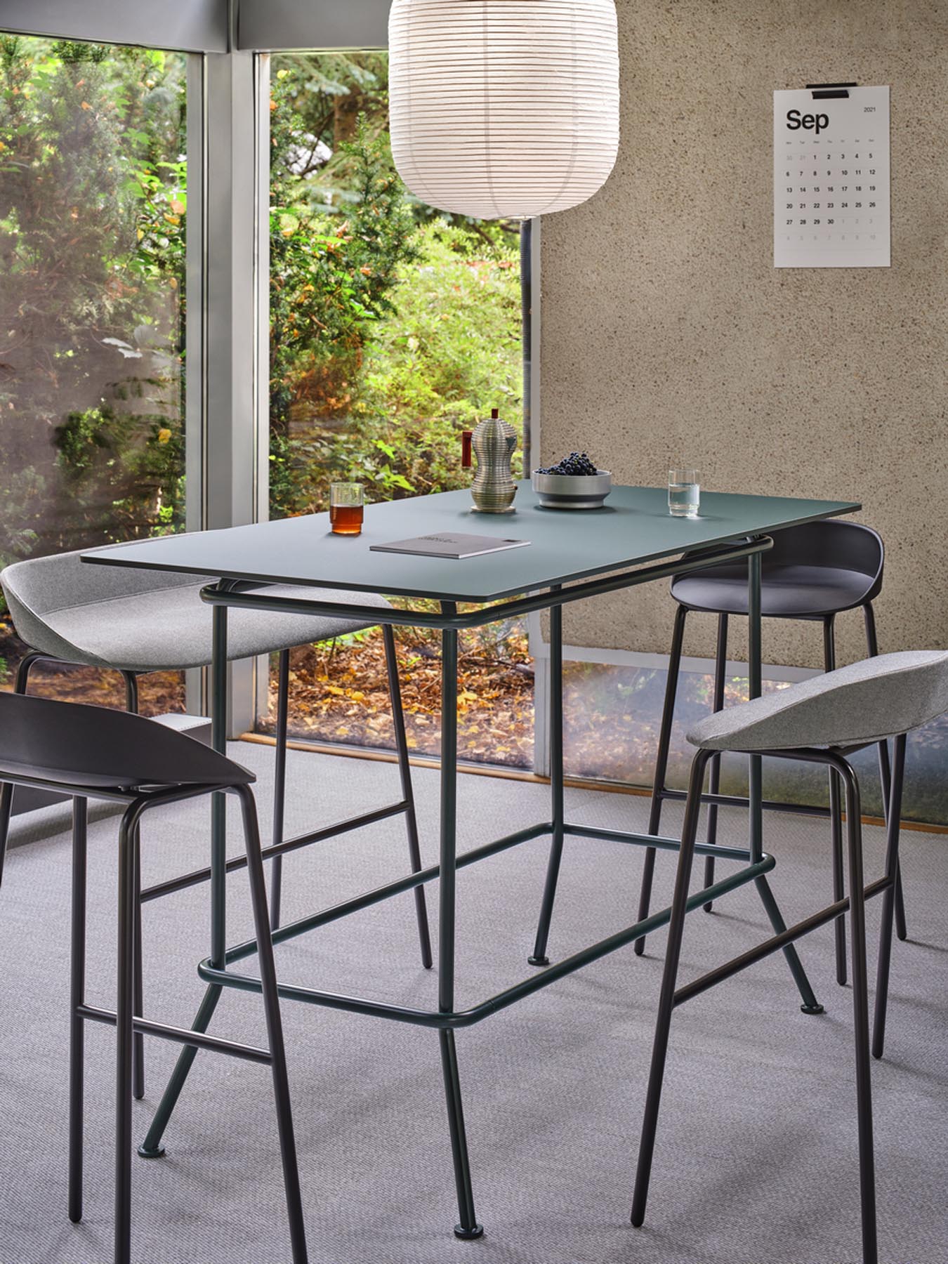 Moderner Hochtisch NS816H von Mdd, perfekt für stilvolle Einrichtungen, bietet eine harmonische Kombination aus Design und praktischer Nutzung.