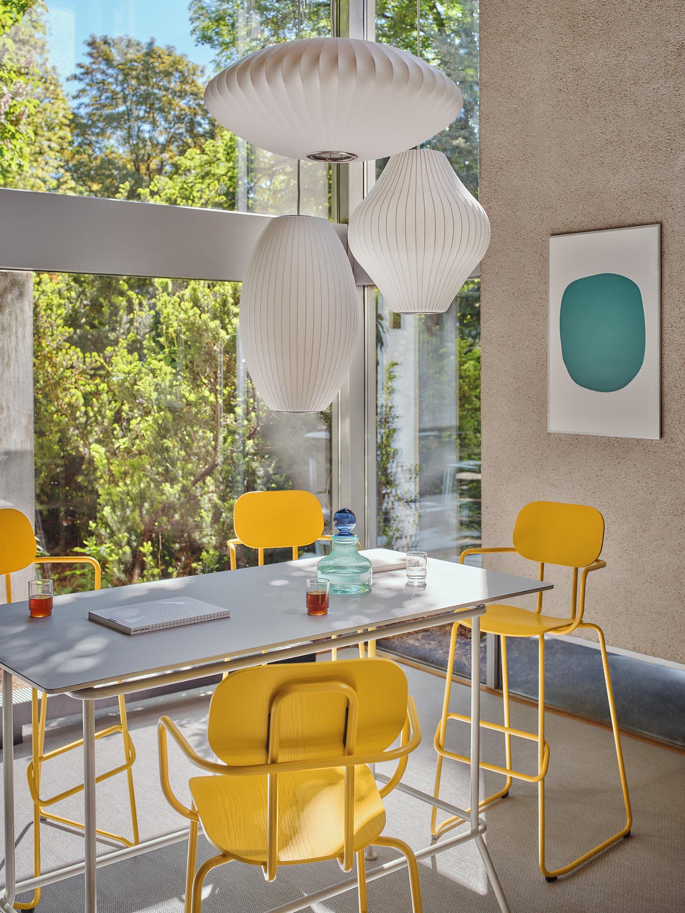 Moderner Hochtisch NS816H von Mdd, perfekt für stilvolle Einrichtungen, bietet eine harmonische Kombination aus Design und praktischer Nutzung.