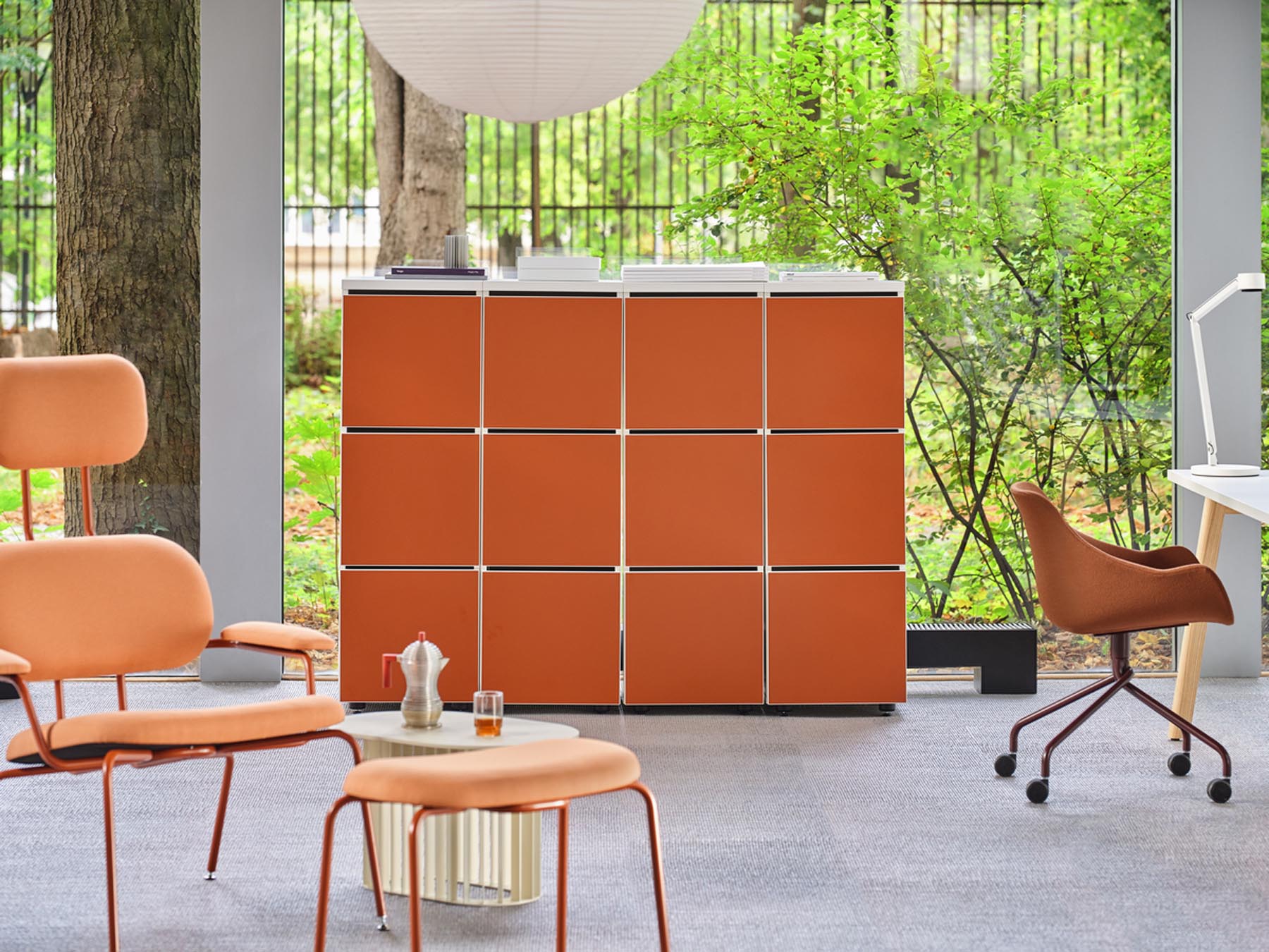 Stylischer gepolsterter Fußhocker New School Lounge N3NL01F von Mdd, perfekt für entspannte Momente in modernen Wohnräumen.