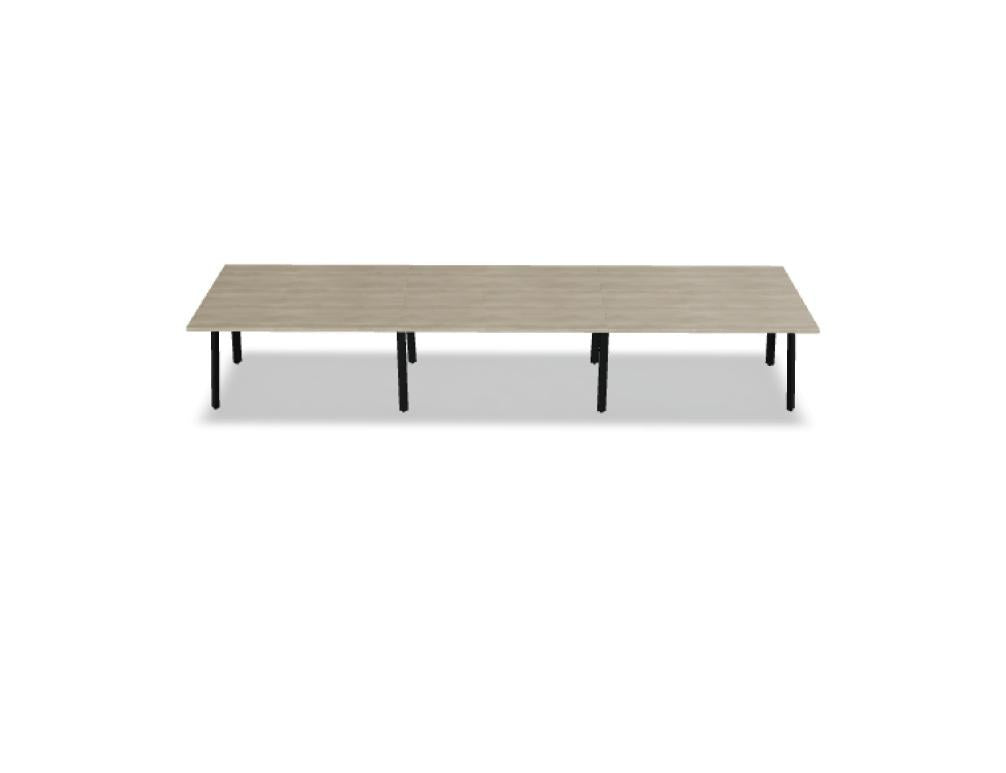 Esstisch Ogi A von Mdd mit rechteckiger Tischplatte in Honigeiche, schwarzem Metallgestell und ABS-Kantenumleimung.
