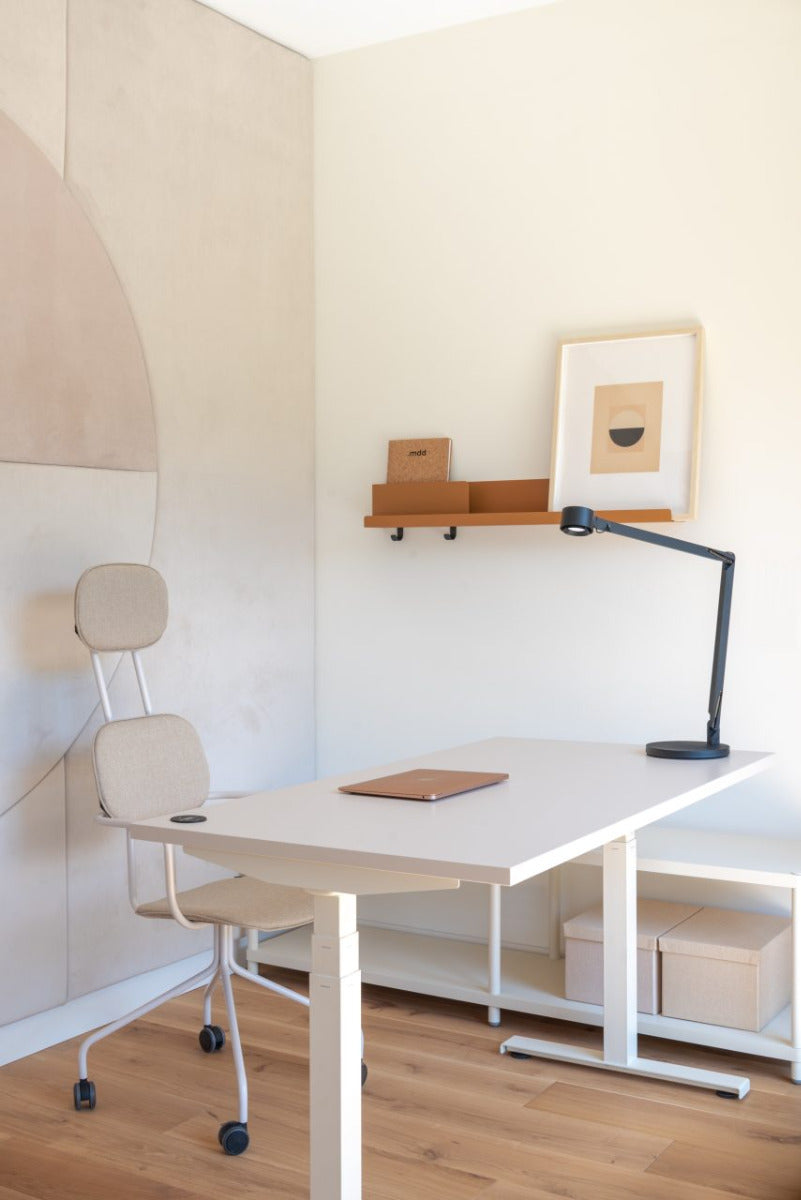 Eleganter Schreibtisch Ogi Drive BODK687 von Mdd, höhenverstellbar mit zwei Motoren für ergonomisches Arbeiten und individuelle Anpassung.