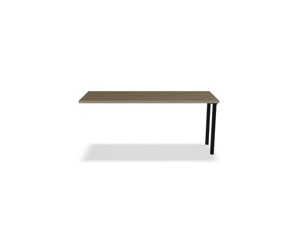 Schreibtisch Ogi M von Mdd mit Tischplatte in Honigeiche und schwarzem Metallgestell im 40x40 mm Profil, schräge Beine.