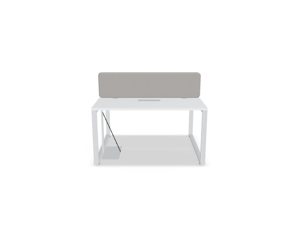 Doppelschreibtisch Ogi Q Bench mit Tischplatte in Honigeiche und schwarzem, pulverbeschichtetem Metallgestell, Ansicht von vorne.