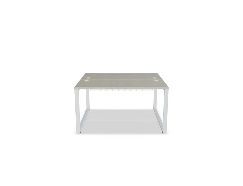 Ogi Q Bench BOQ54 Doppelschreibtisch von Mdd mit zwei Arbeitsplätzen, Kabeldurchlass und schlichtem Gestell.