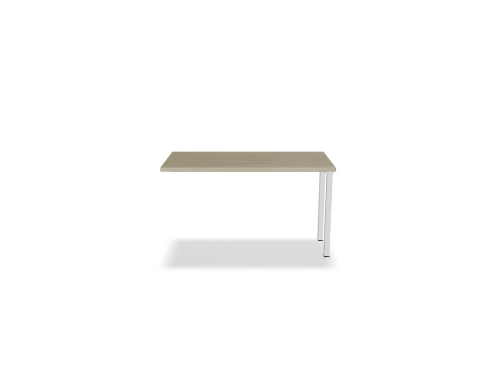 Glattschwarzer Ogi Q BOX12 Schreibtisch von MDD mit großzügiger Arbeitsfläche, integrierten Ablagen und klaren Linien – ideal für modernes Büro- oder Home-Office-Setup.