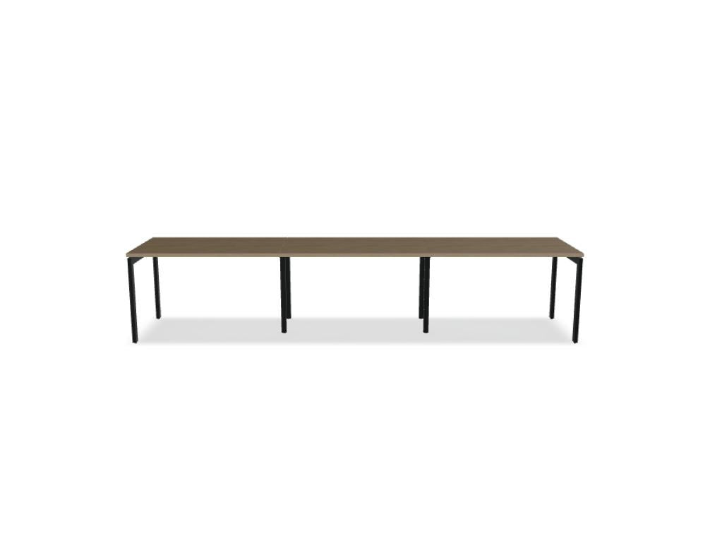 Schreibtisch Ogi U von Mdd mit Tischplatte in Honigeiche und pulverbeschichtetem, schwarzem Metallgestell im minimalistischen Design.