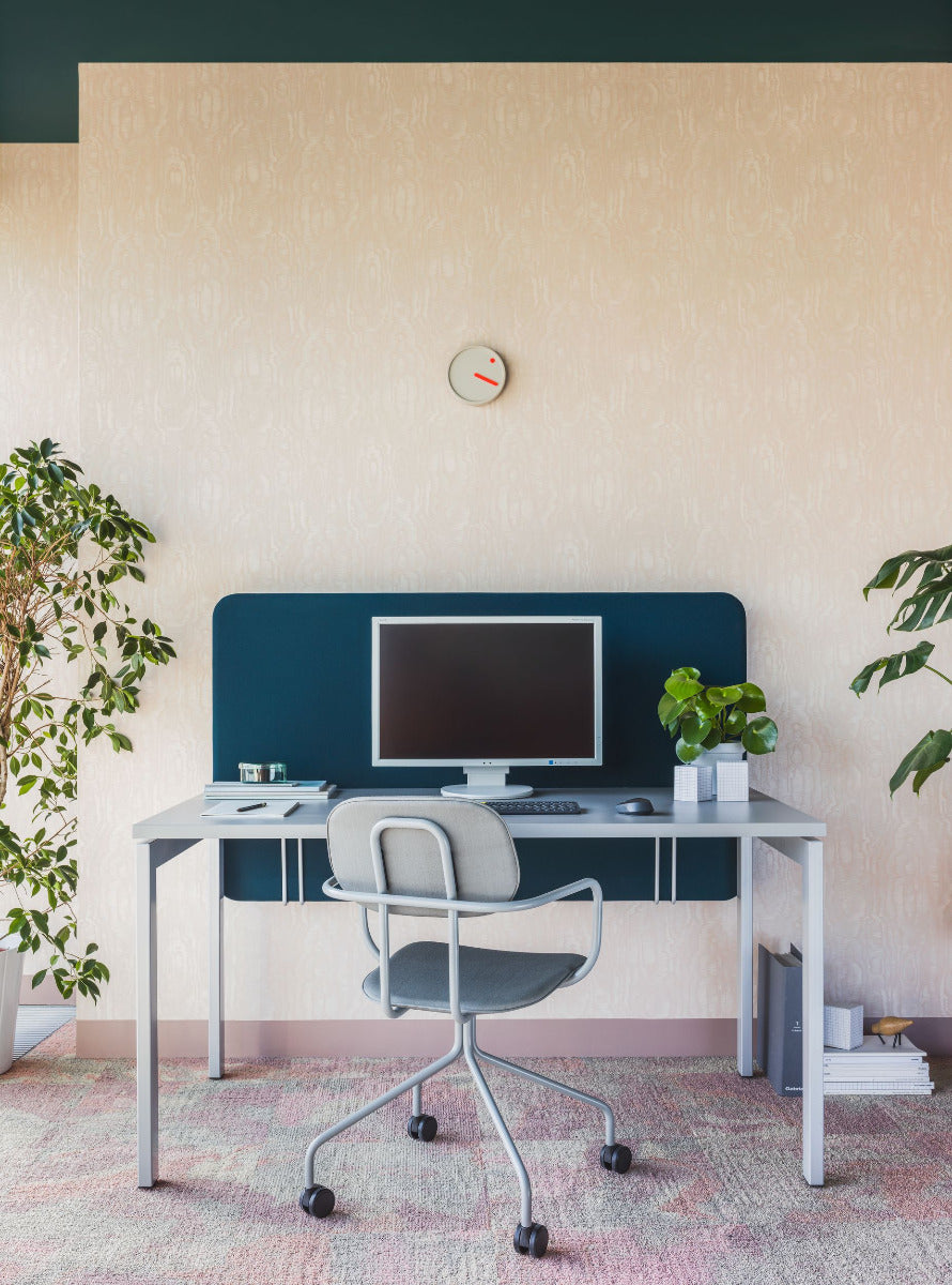 Moderner Ogi U BOU14E4 Schreibtisch von Mdd, mit ansprechendem Design und robuster U-Form, ideal für ein stilvolles Arbeitsumfeld.