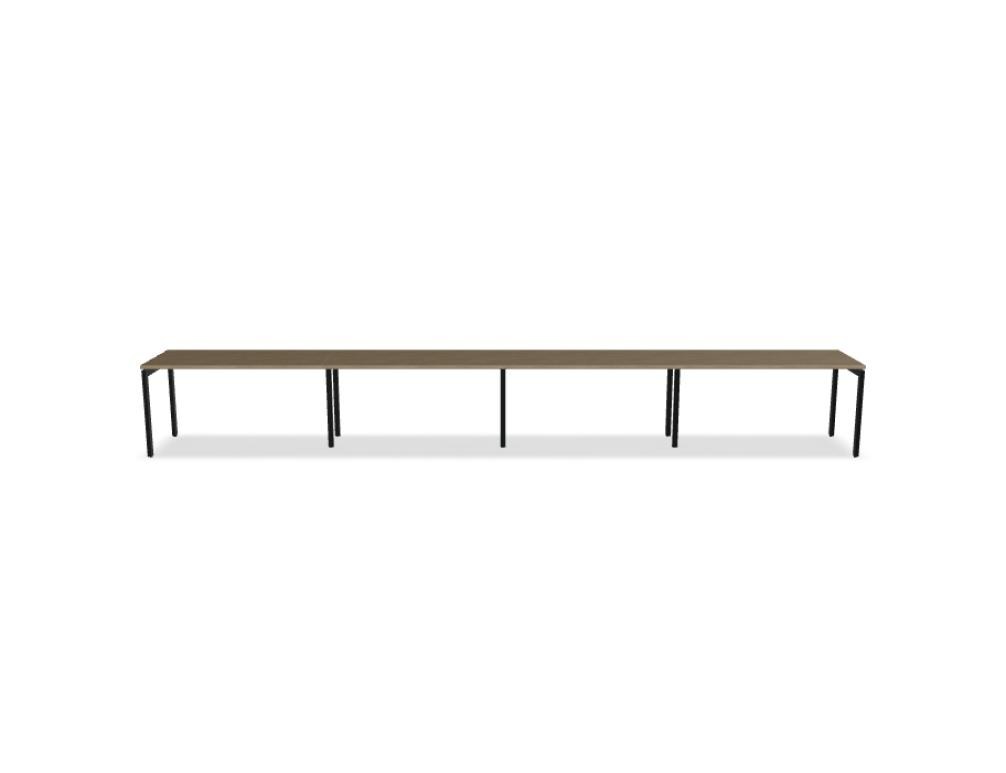 Schreibtisch Ogi U von Mdd mit Tischplatte in Honigeiche und pulverbeschichtetem, schwarzem Metallgestell im minimalistischen Design.