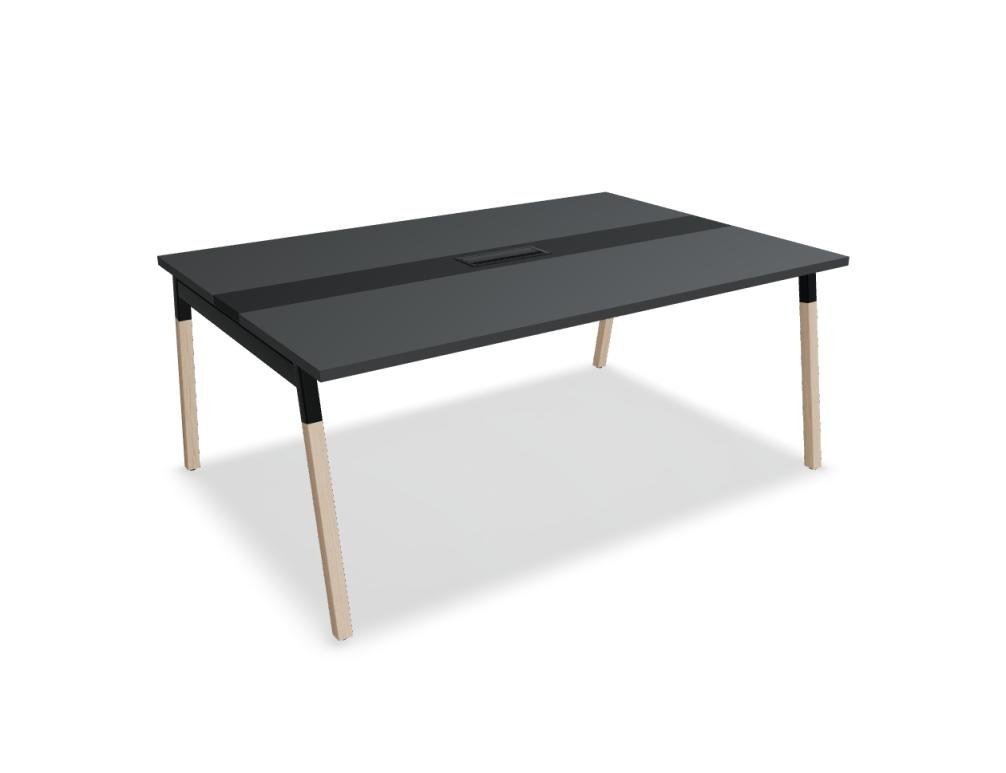 Konferenztisch Ogi W von Mdd mit Tischplatte in Honigeiche, Holzbeinen in Naturesche und schwarzem Metallgestell im Büro.