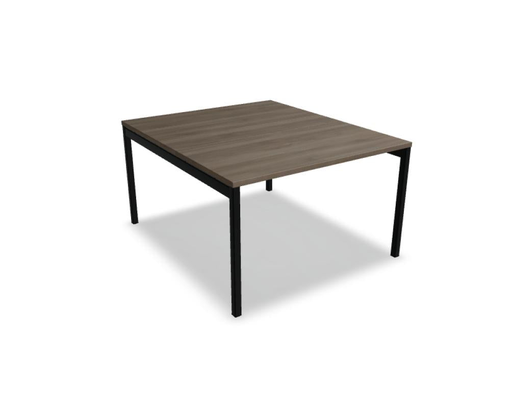 Eleganter Esstisch Ogi Y SY22 von MDD in hellem Holzton, rechteckige Platte, schlanke Metallbeine, modernes Dining-Setup im Szene-Look.