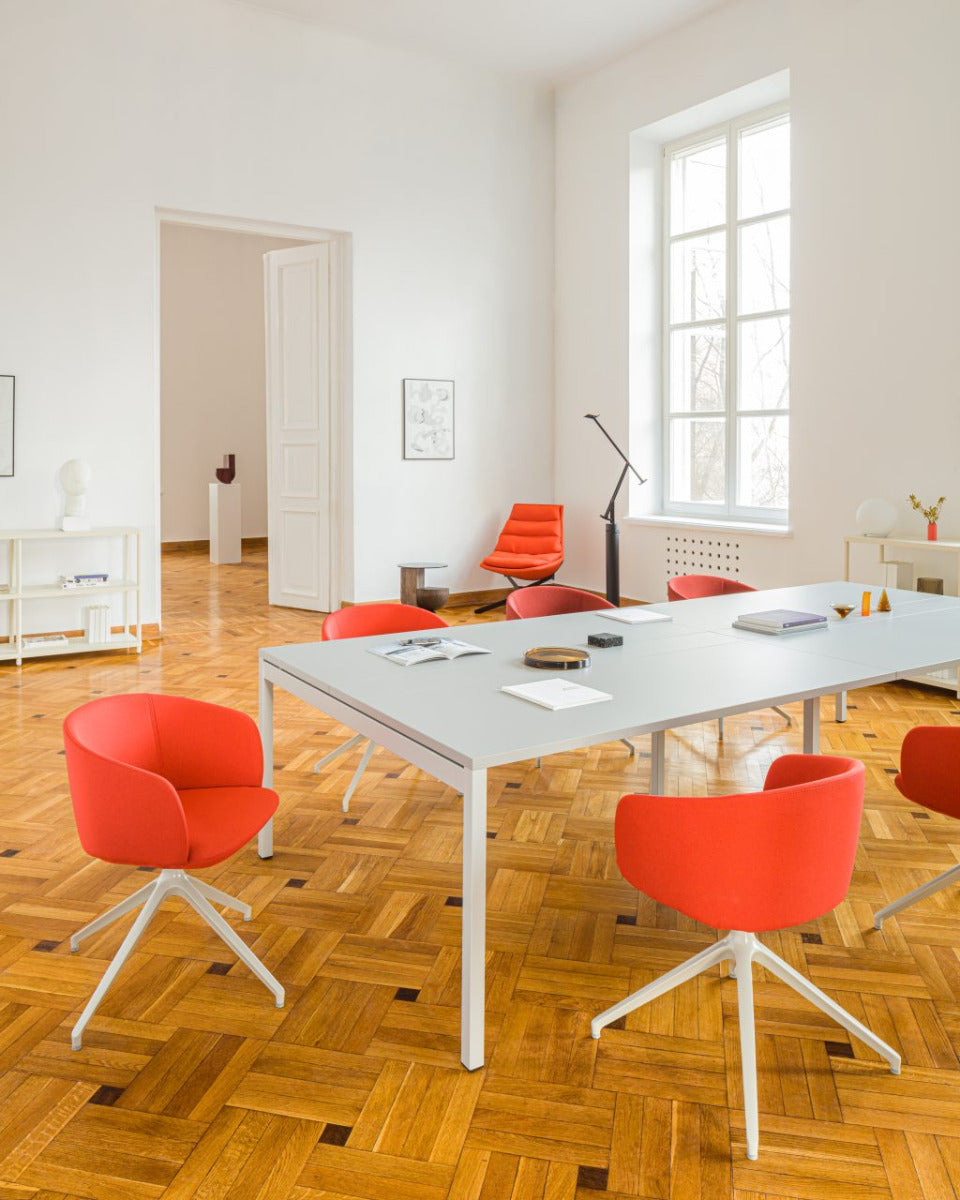 Eleganter Esstisch Ogi Y SY112E2 von Mdd, mit einer ansprechenden runden Tischplatte und einem markanten Y-förmigen Gestell für modernes Ambiente.