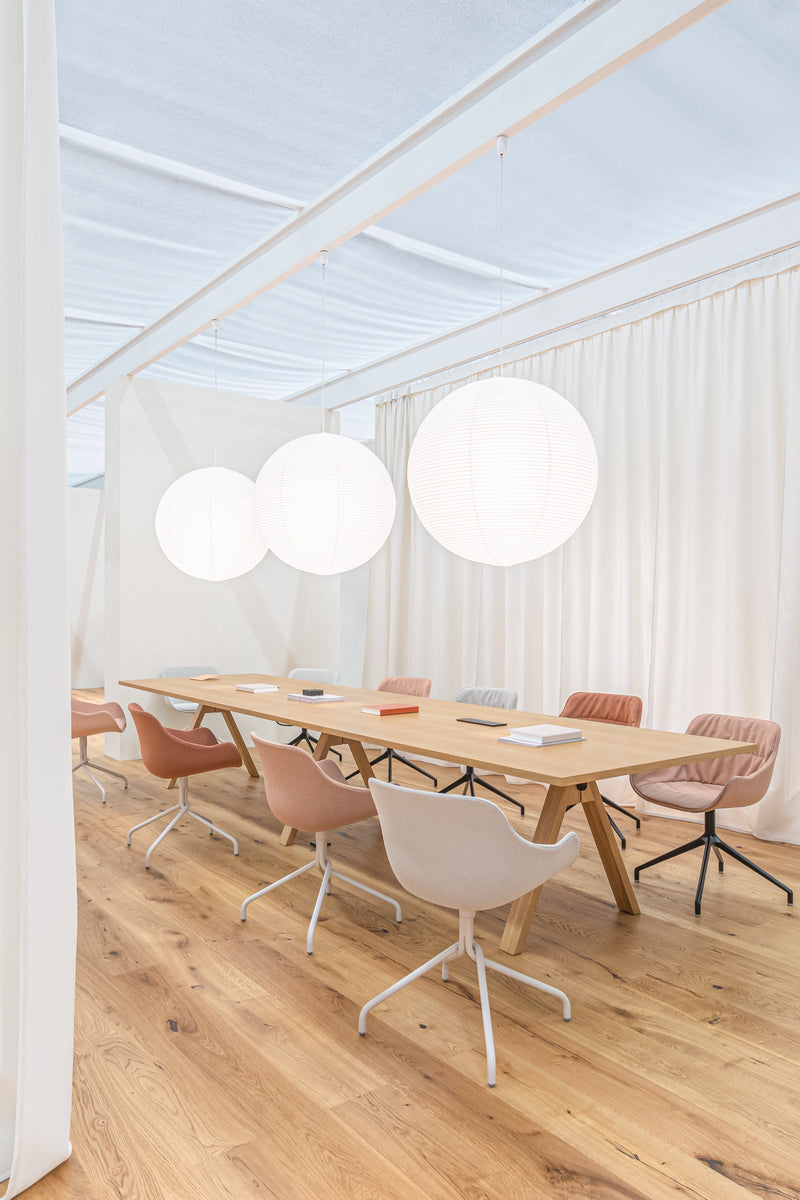 Moderner Baltic Classic BL4P13 Drehstuhl mit komfortabler Sitzfläche und ansprechendem Design, ideal für stilvolle Büroumgebungen.