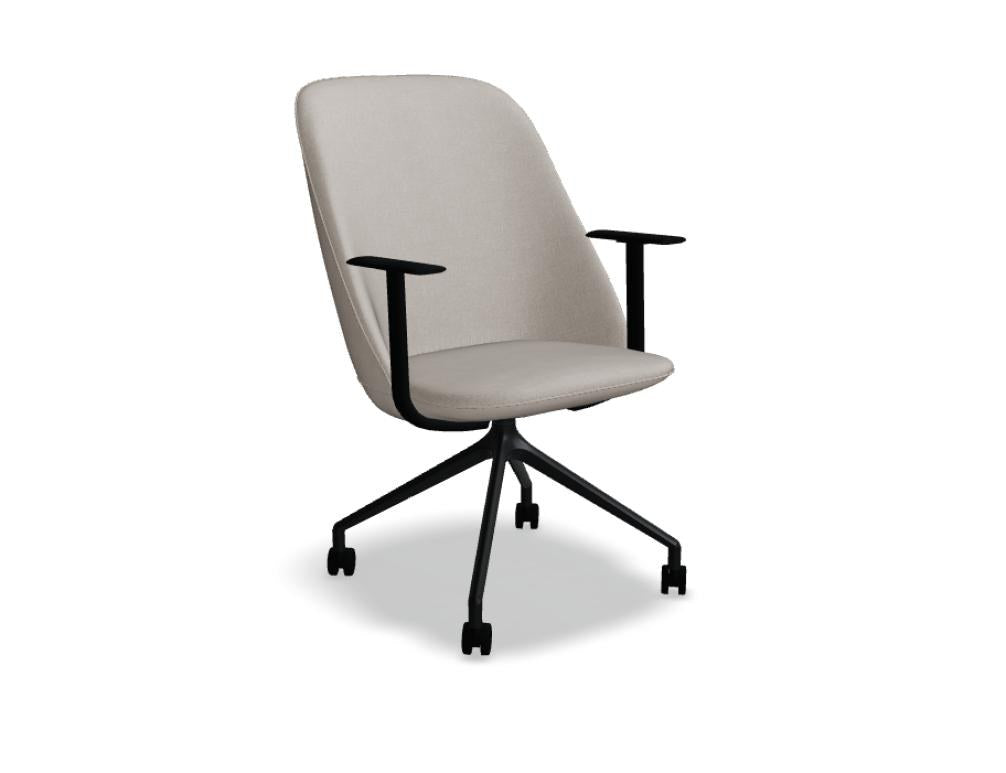Ziegelroter Konferenzsessel Paralel mit gepolsterter Sitzfläche, geformter Rückenlehne und Aluminium-Drehgestell auf vier Sternfüssen.