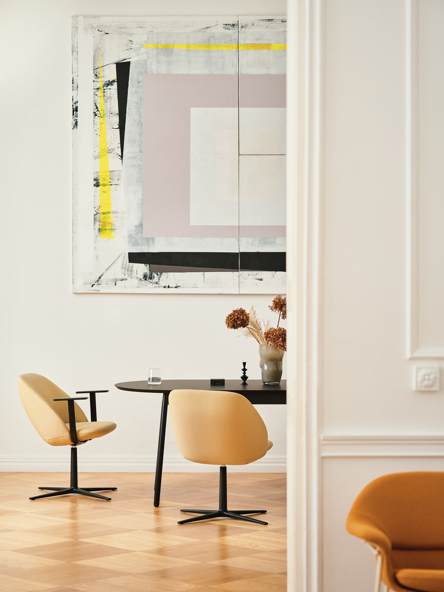Eleganter Loungesessel Paralel PR1P21 mit Drehgestell von Mdd, perfekt für gemütliche Stunden und modernes Wohndesign.