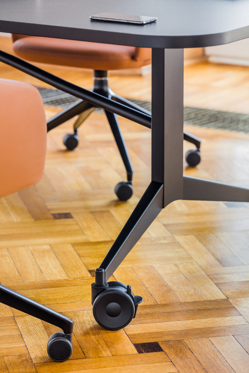 Vielseitiger Klapptisch Plex PXP04 von Mdd, perfekt für Meetings, mit praktischer, leicht zu reinigender Oberfläche und stilvollem Erscheinungsbild.