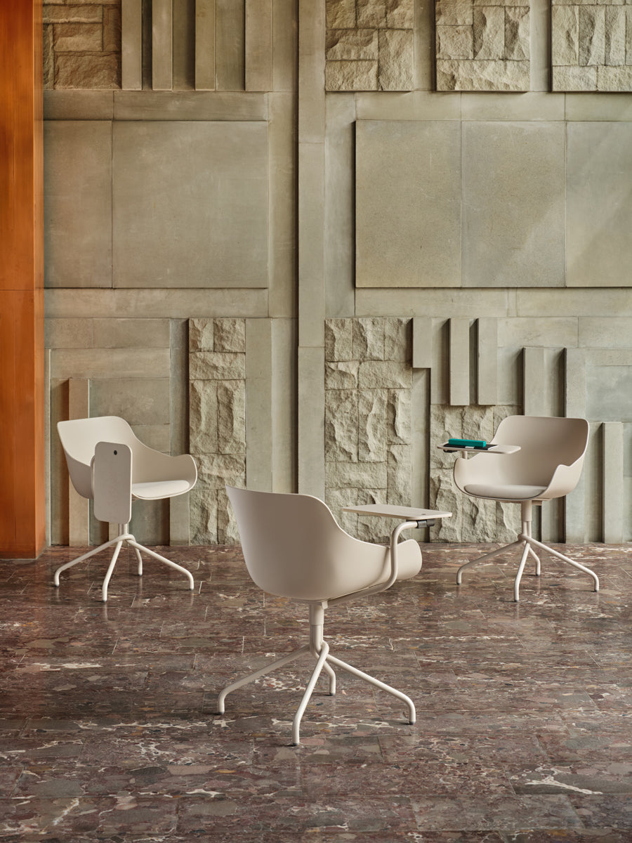 Eleganter Drehstuhl Baltic Remix BL3P13 von Mdd, perfekt für kreative Arbeitsumgebungen, vereint Komfort und modernes Design.
