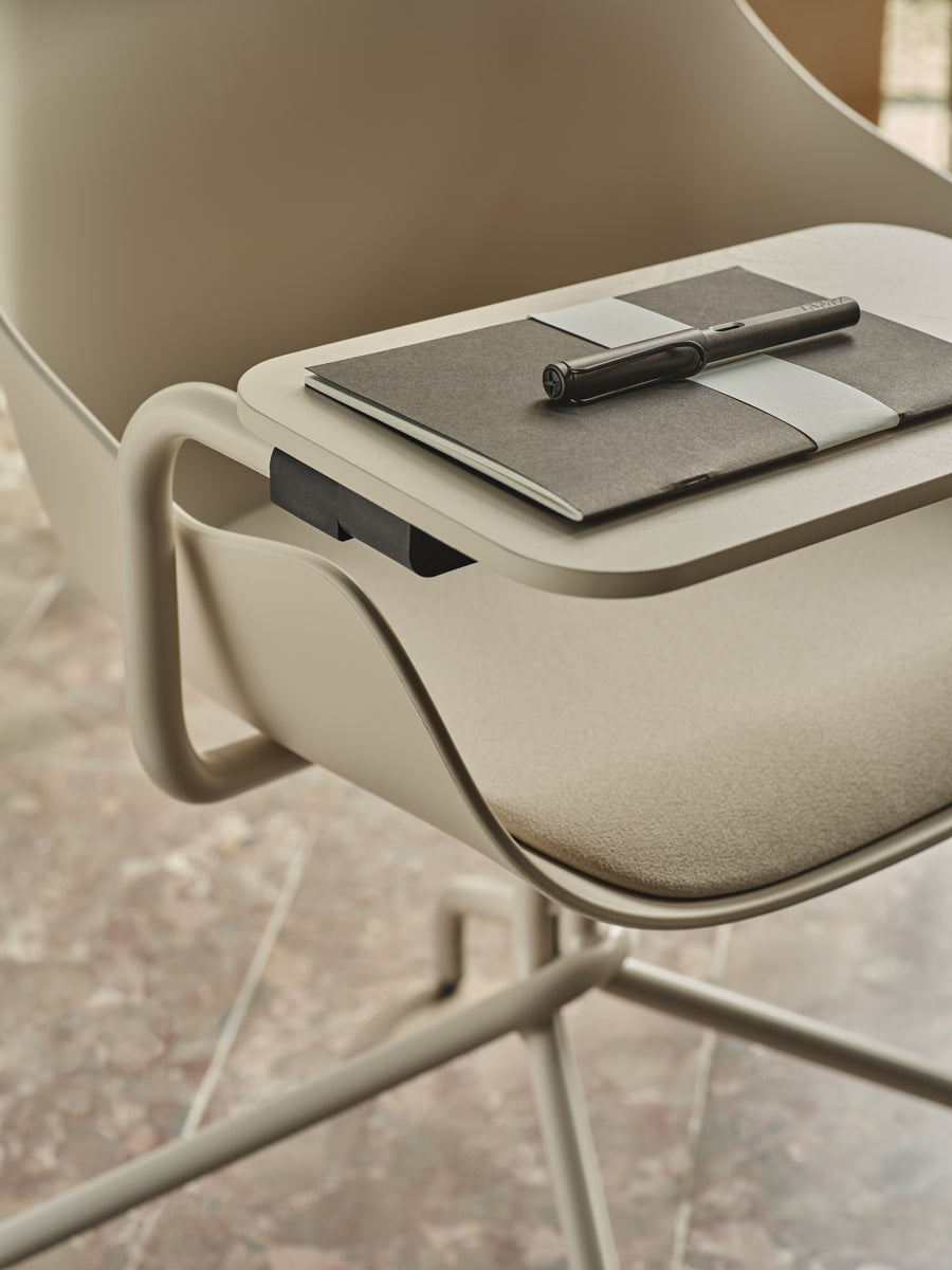 Stylischer Drehstuhl Baltic Remix BL3P13 von Mdd, ideal für Büros und Home-Office, bietet ergonomische Unterstützung und zeitgemäße Ästhetik.
