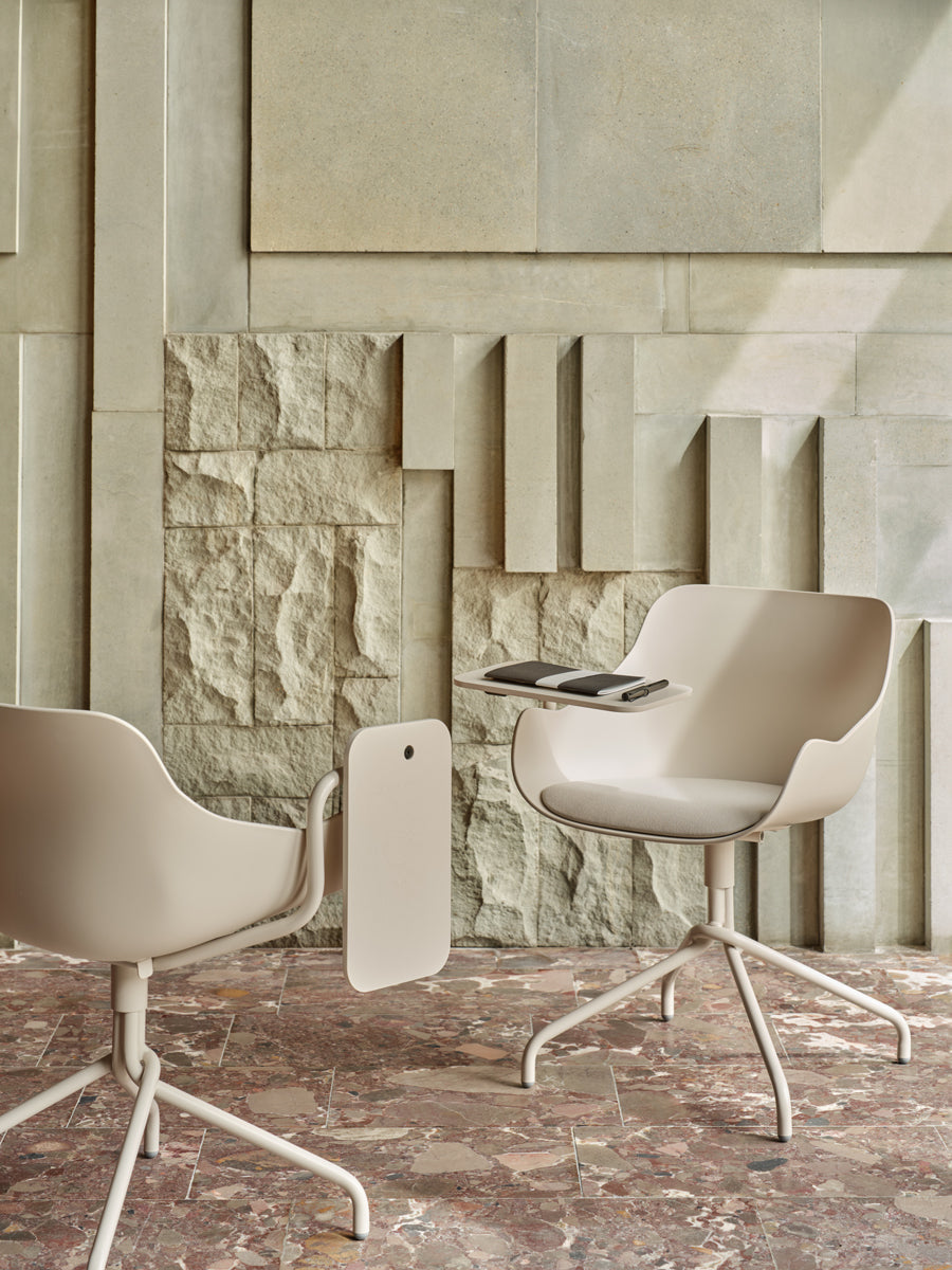 Eleganter Drehstuhl Baltic Remix BL3P13 von Mdd, kombiniert modernes Design mit Komfort, perfekt für kreative Arbeitsumgebungen.