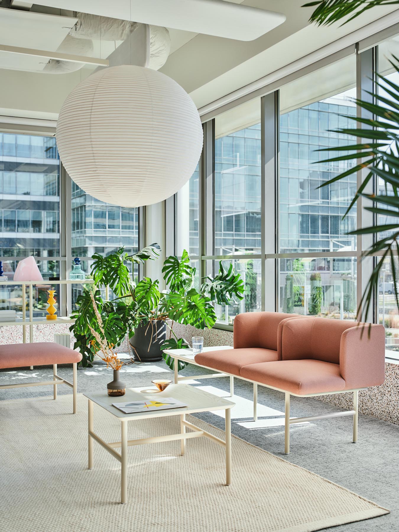 Modernes Sofa Agora AR13 von Mdd, das durch seine klare Linienführung und hochwertige Materialien besticht, perfekt für elegante Wohnräume.