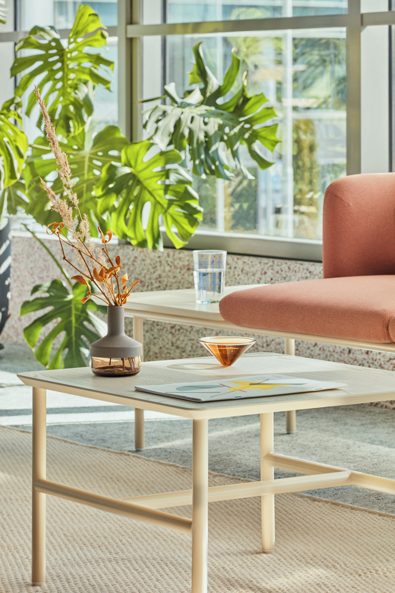 Elegantes Sitzsystem Agora AR13 von Mdd, das durch minimalistisches Design und komfortable Polsterung überzeugt, ideal für stilvolle Interiors.