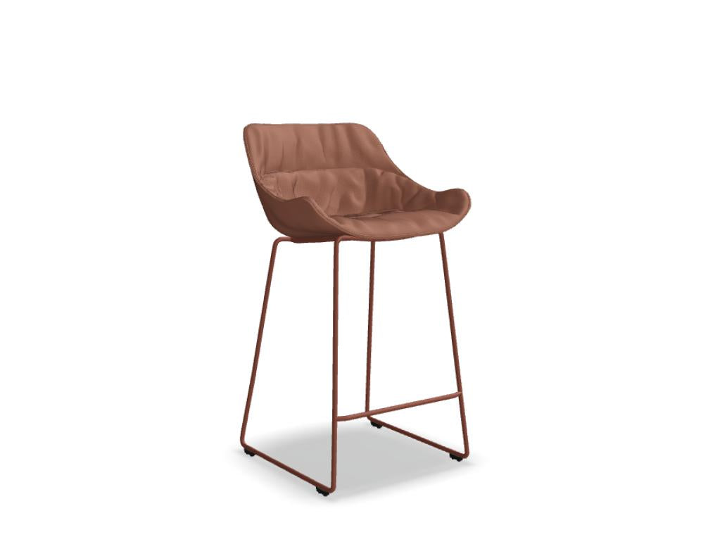 Mdd Baltic Soft Duo BL5P23H Barhocker mit gepolsterter Schale, Holzbeinen und Fußstütze in moderner Ansicht