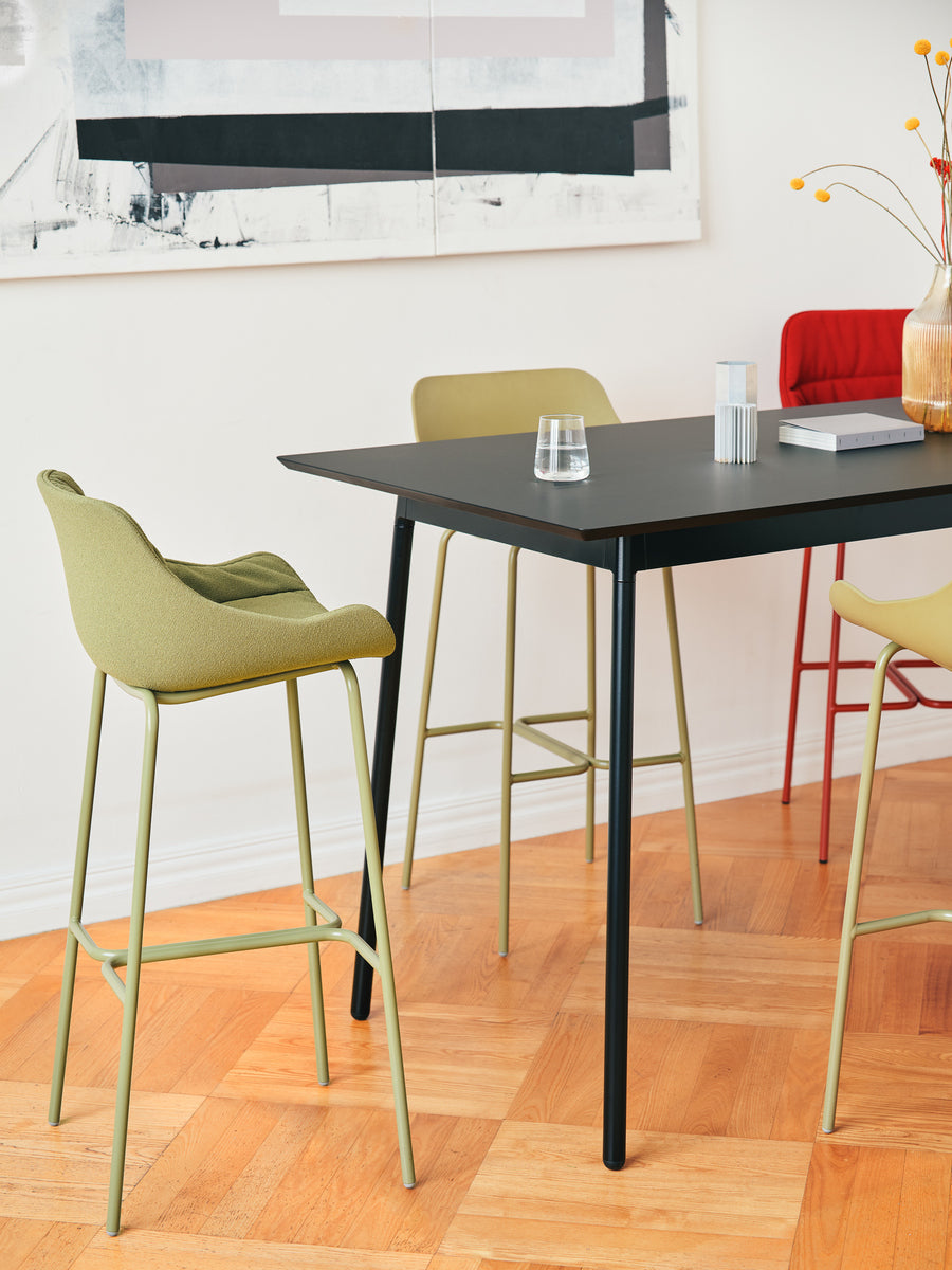 Moderner Baltic Soft Duo BL5P4H Barhocker von Mdd, ideal für Bars und Küchen, vereint Komfort und zeitgemäße Ästhetik.