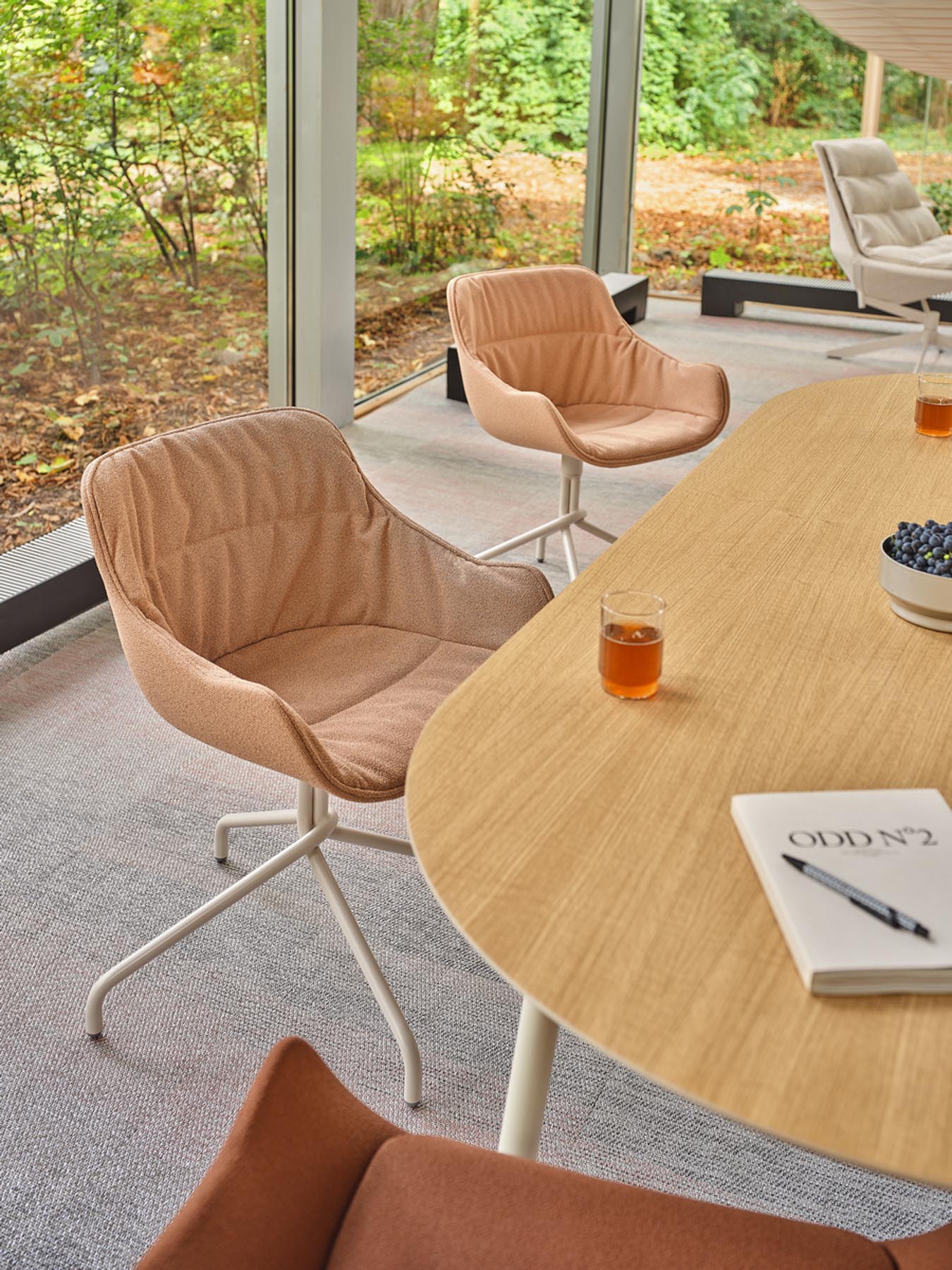 Eleganter Drehstuhl Baltic Soft Duo BL5P19K von Mdd, perfekt für stilvolle Büros, bietet Komfort und Flexibilität für produktives Arbeiten.