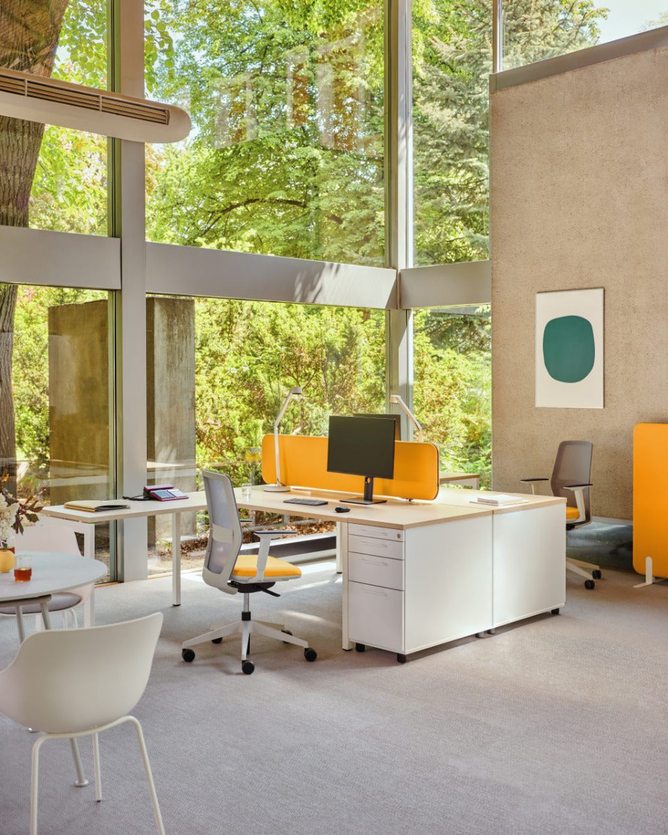 Eleganter Standcontainer KDT63 von MDD, ideal für die Organisation von Bürobedarf und persönlichen Gegenständen in einem modernen Arbeitsumfeld.