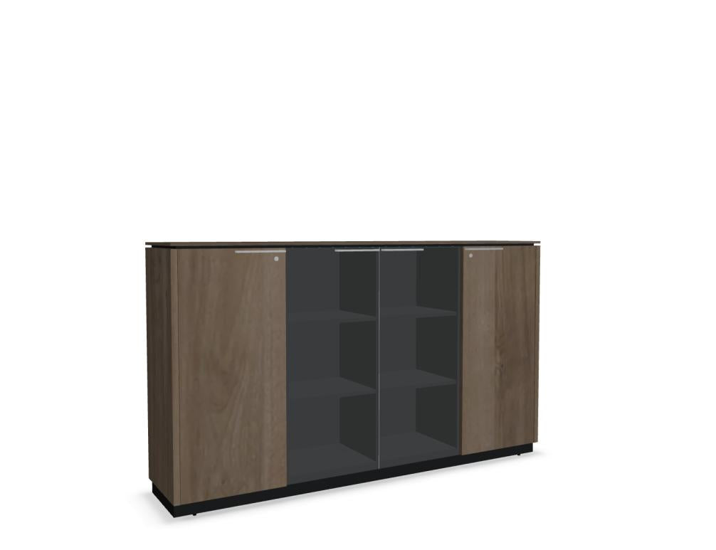 Status X3567 Vitrine der MDD Kollektion: elegante, glasschiebetüren, moderne Holzoptik, beleuchtete Innenregale, robuste Metallfüße, ideal für Wohnzimmer und Büro