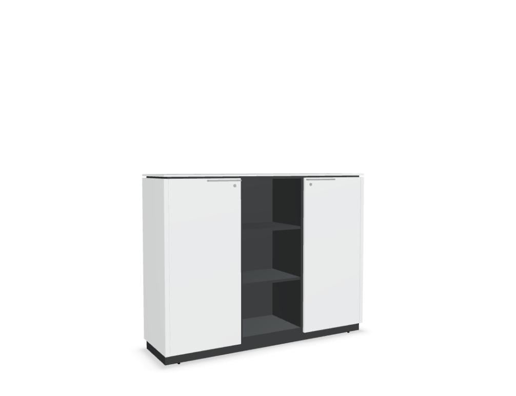 Halbregal der Serie Status von Mdd in Anthrazit mit offenen Fachböden, geschlossenem Schrankteil und Aluminiumgriffen als Standregal.